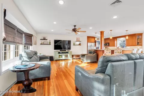 Living - 475 Admiral Rd, Forked River, NJ 08731 photo 3 of 5