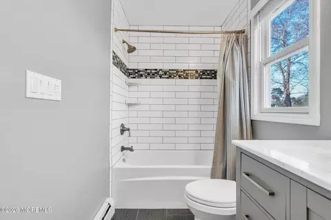 Bath - 475 Admiral Rd, Forked River, NJ 08731 photo 2 of 7