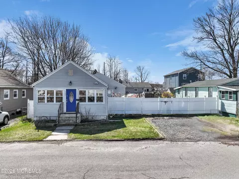 140 7th St, Keansburg, NJ 07734