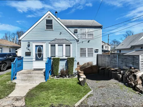 141 7th St, Keansburg, NJ 07734