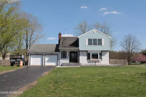 25 Taylors Mills Rd, Manalapan, NJ 07726