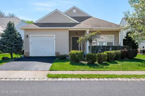 16 Kensington Rd, Manchester, NJ 08759