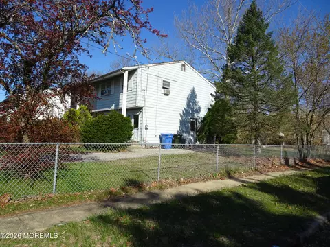 801 Cedar St, Lakehurst, NJ 08733