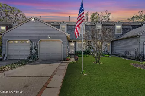 7 River Bank Dr, Roebling, NJ 08554