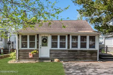 20 Pinehurst Rd, Brick, NJ 08723
