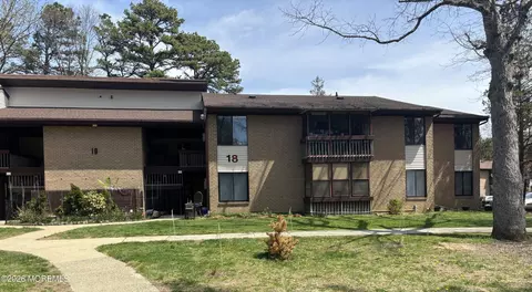 18 Pine Cluster Cir #D, Manalapan, NJ 07726