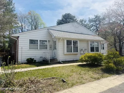 157 Hudson Pkwy #A, Whiting, NJ 08759