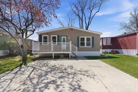 8 Longfellow Rd, North Brunswick, NJ 08902