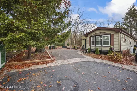 6 Taft St, Howell, NJ 07731