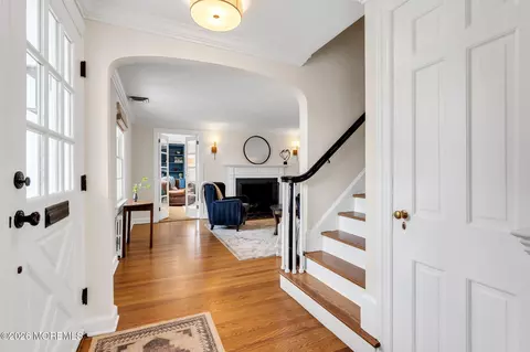 Entry Way - 9 N Cherry Ln, Rumson, NJ 07760 photo 2 of 4