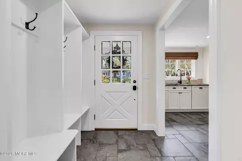 Entry Way - 9 N Cherry Ln, Rumson, NJ 07760 photo 4 of 4