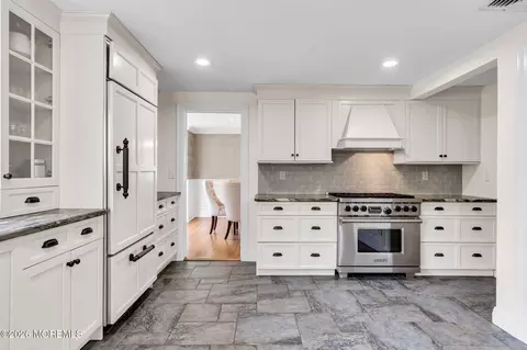 Kitchen - 9 N Cherry Ln, Rumson, NJ 07760 photo 4 of 5