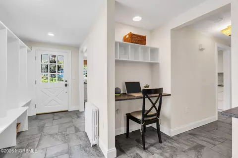 Entry Way - 9 N Cherry Ln, Rumson, NJ 07760 photo 3 of 4