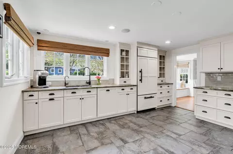 Kitchen - 9 N Cherry Ln, Rumson, NJ 07760 photo 2 of 5