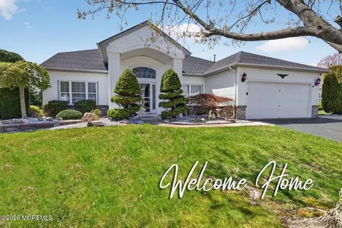 11 Tuscana Ct, Manchester, NJ 08759
