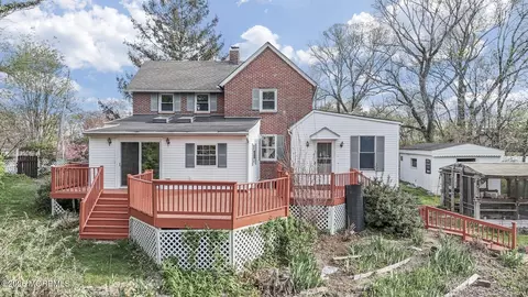 42 Bayberry Ln, Middletown, NJ 07748