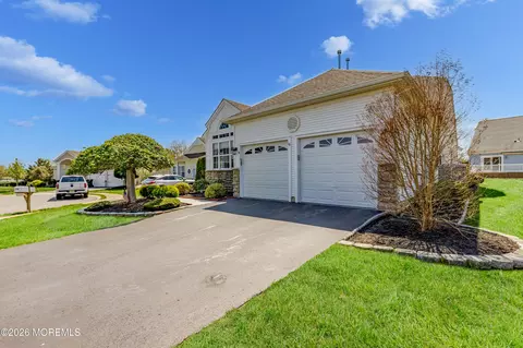 10 Frances Ct, Manchester, NJ 08759
