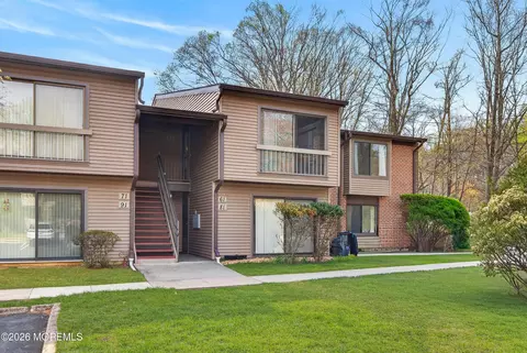 61 Hancock Ct, Red Bank, NJ 07701