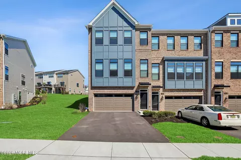 12 Linder Ct #186, Middletown, NJ 07748