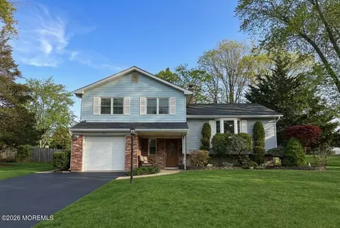 32 Brunswick Dr, Howell, NJ 07731