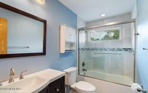 Bath - 424 Continental St, Forked River, NJ 08731 photo 3 of 3