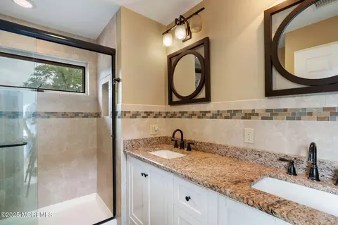 Bath - 424 Continental St, Forked River, NJ 08731 photo 2 of 3