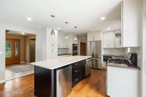 Kitchen - 424 Continental St, Forked River, NJ 08731 photo 3 of 6