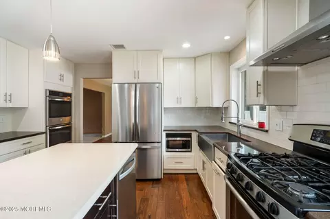 Kitchen - 424 Continental St, Forked River, NJ 08731 photo 4 of 6
