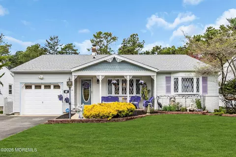 17 Sheepshead Dr, Toms River, NJ 08757