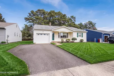 60 Whitmore Dr, Toms River, NJ 08757