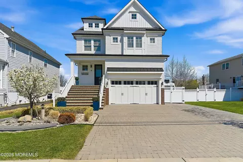 9 Griffin St, Monmouth Beach, NJ 07750