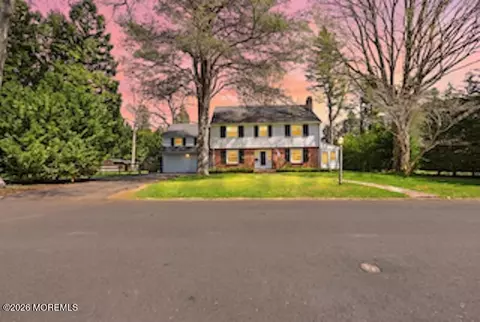 51 Beechwood Dr, Shrewsbury, NJ 07702