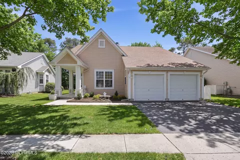 21 Lakeland Dr, Barnegat, NJ 08005