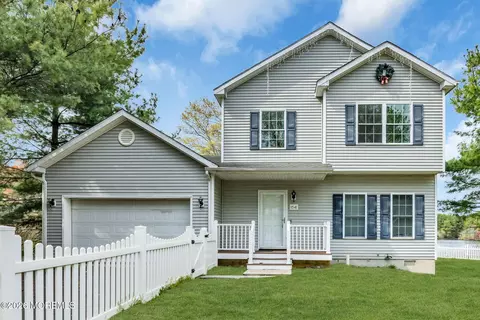 1541 Monmouth Ave, Toms River, NJ 08757