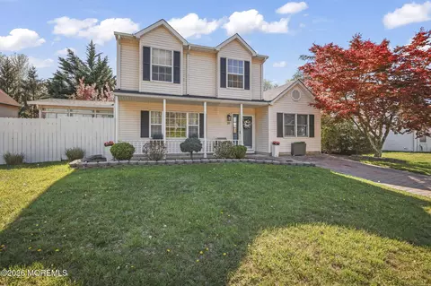 39 Tioga Dr, Howell, NJ 07731