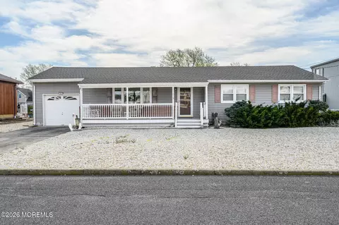 613 Winthrop Dr, Forked River, NJ 08731