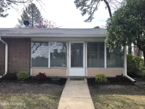 653 Plymouth Dr # F, Lakewood, NJ 08701