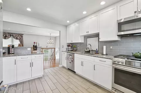 Kitchen - 676 Rutgers Pl, Paramus, NJ 07652 photo 2 of 4