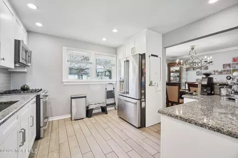 Kitchen - 676 Rutgers Pl, Paramus, NJ 07652 photo 1 of 4
