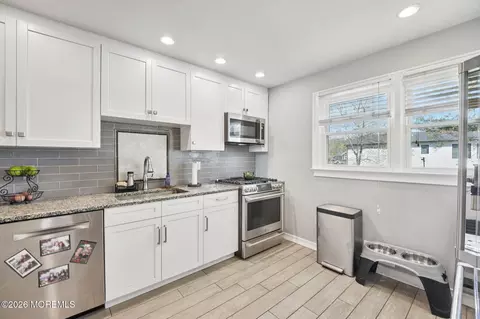 Kitchen - 676 Rutgers Pl, Paramus, NJ 07652 photo 4 of 4