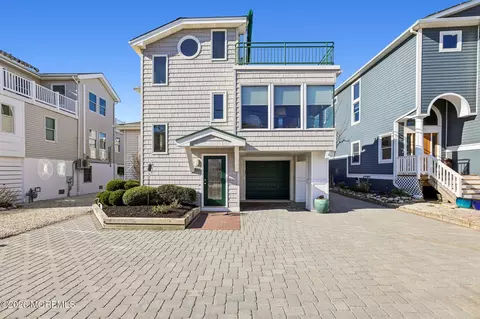 42 W Cape Cod Ln, Long Beach Township, NJ 08008