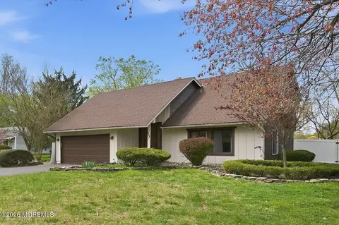 13 Summit Ave, Manalapan, NJ 07726
