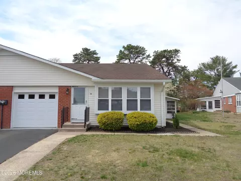5 B Mohawk Ct, Whiting, NJ 08759