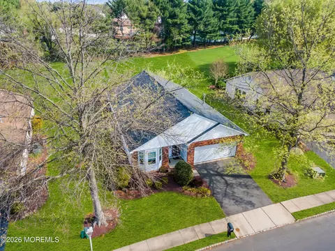 34 Peasley Dr, Marlboro, NJ 07746