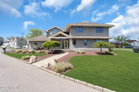 16 Bay Breeze Dr W, Toms River, NJ 08753