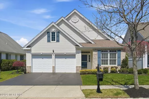 35 Chesapeake Dr, Holmdel, NJ 07733