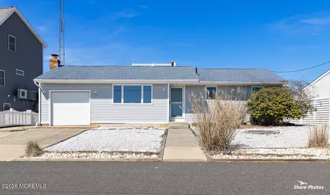 10 Iowa Ct, Little Egg Harbor, NJ 08087