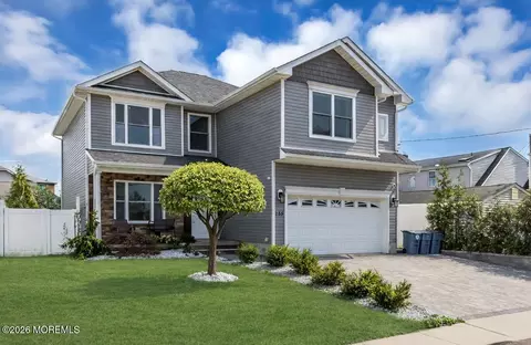 285 Washington St, Keyport, NJ 07735