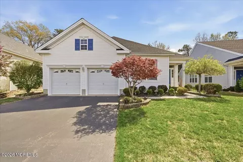 74 Pond View Cir, Barnegat, NJ 08005