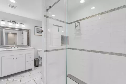 Bath - 933 Montauk Dr, Forked River, NJ 08731 photo 4 of 6
